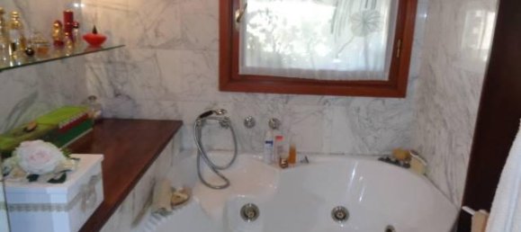 7 rooms Apartment in Arezzo, Italy No. 131157 8