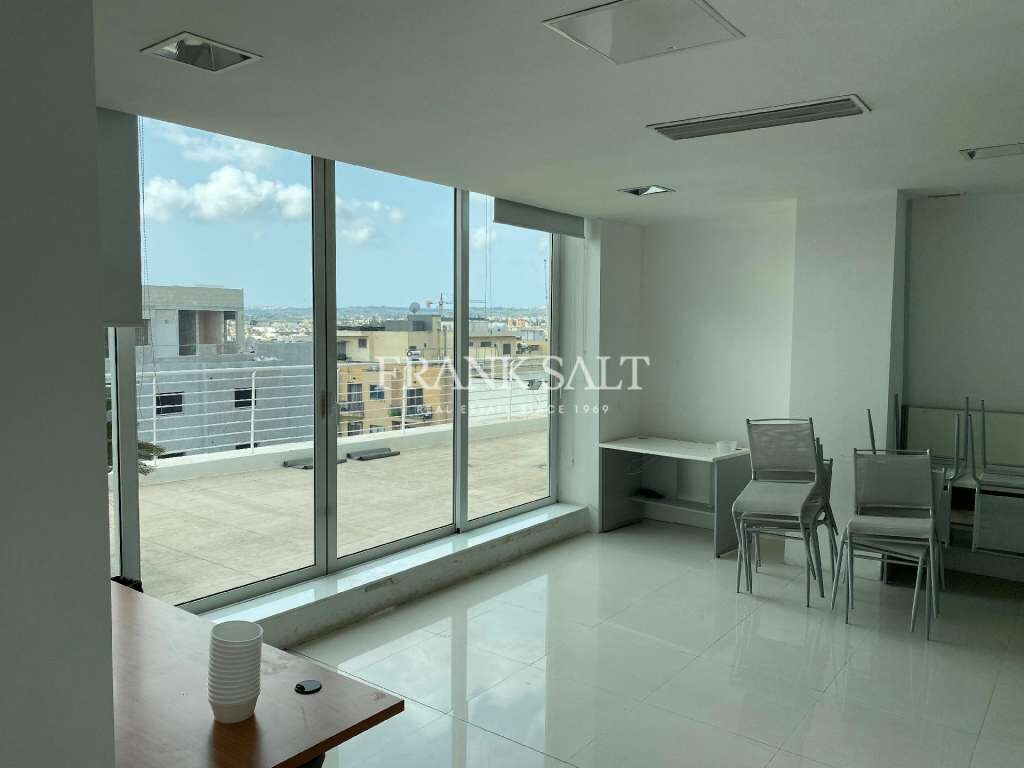 Tienda en Birkirkara, Malta 417 m² No. 11831