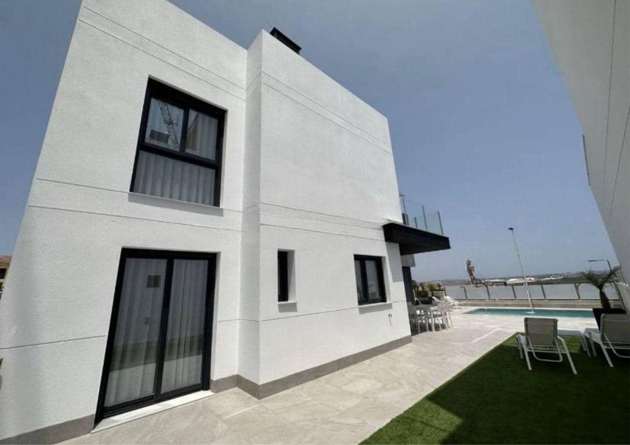 3 bedrooms House in Torrevieja, Spain No. 183641