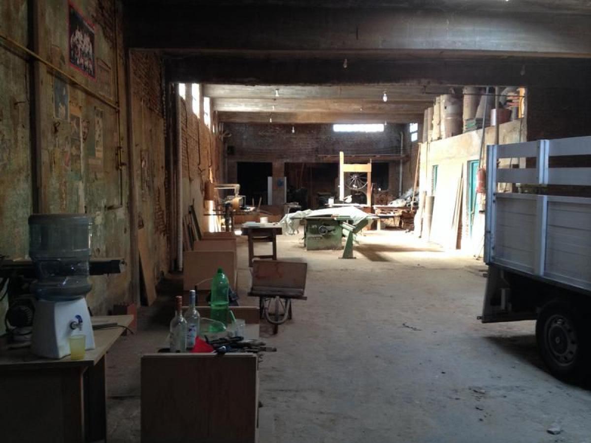 433m² Commercial property in Lanus, Argentina No. 29001