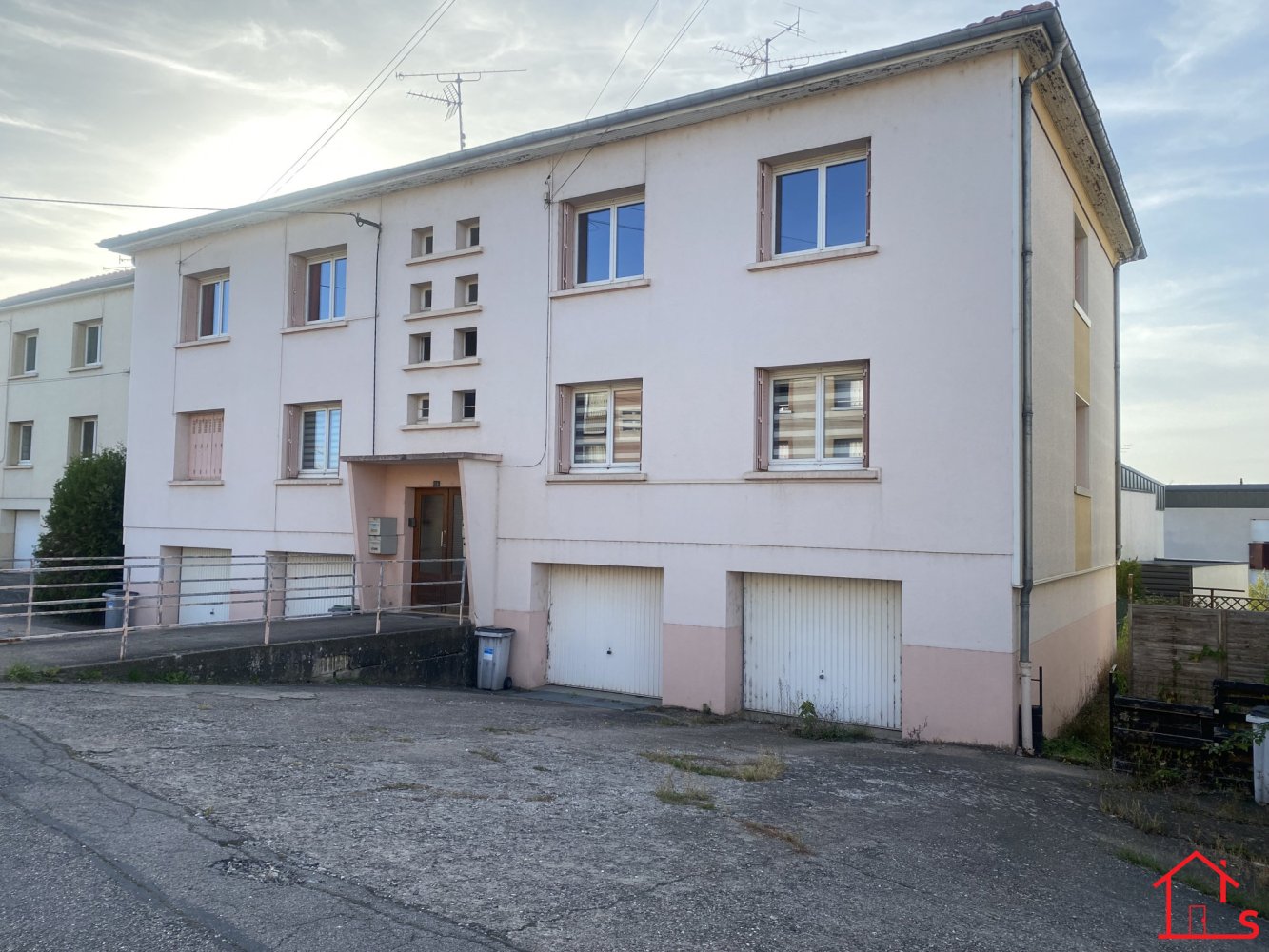 3 rooms Building in Dieulouard, France No. 92105