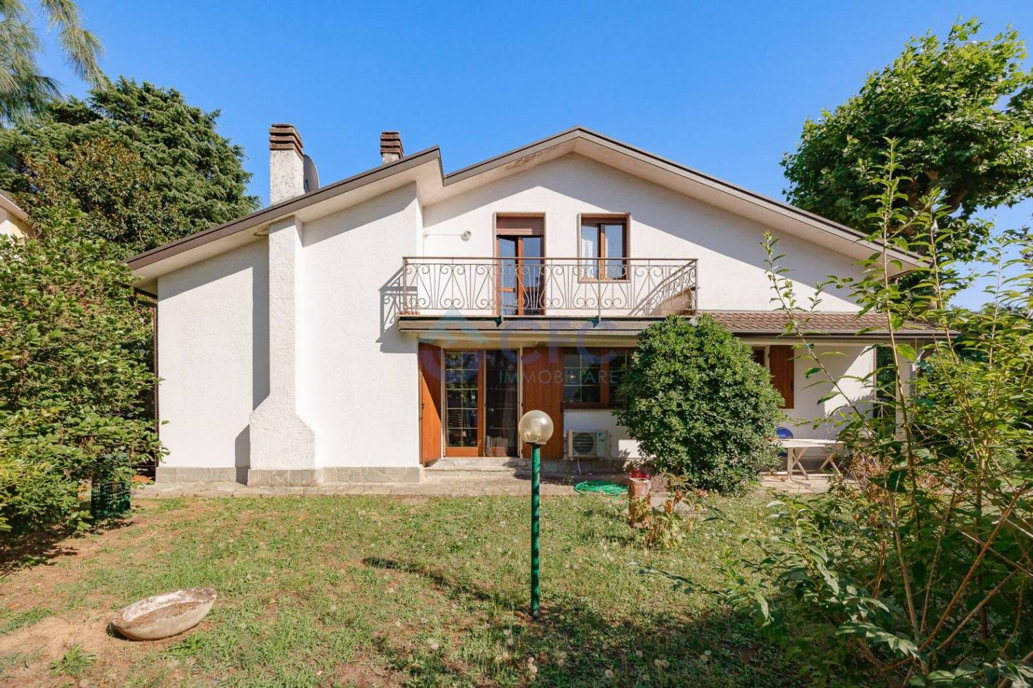 4 bedrooms Villa in Segrate, Italy No. 270423