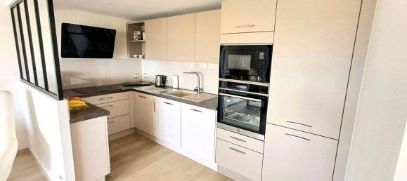 2 bedrooms Apartment in Saint-Raphael, France No. 326576 2