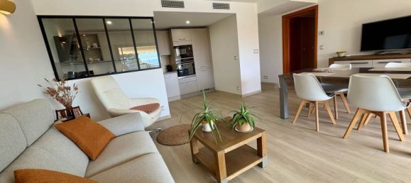 2 bedrooms Apartment in Saint-Raphael, France No. 326576 3