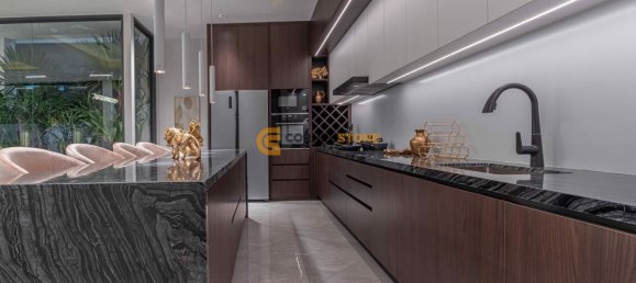 Дом 298м² в Паттайя, Таиланд № 58351 10