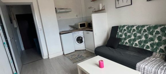 Studio in Compiegne, France No. 281927 2