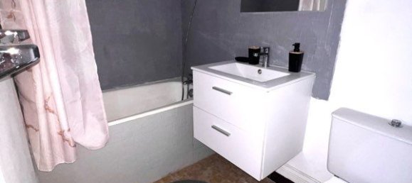 Studio in Compiegne, France No. 281927 3