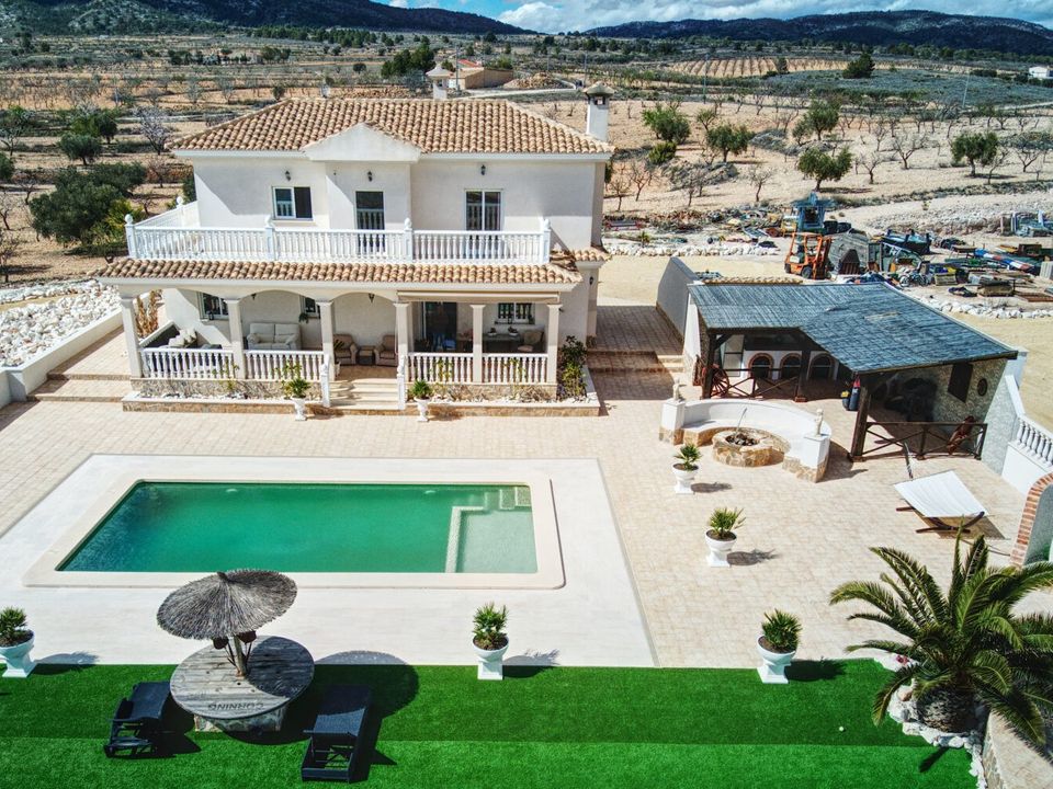 4 bedrooms House in Pinoso, Spain No. 170281