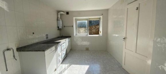 Casa de 5 dormitorios en Garrafe de Torío, Spain No. 107734 10