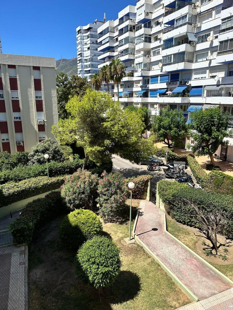 Apartamento de 4 dormitorios en Benalmádena, Spain No. 267510