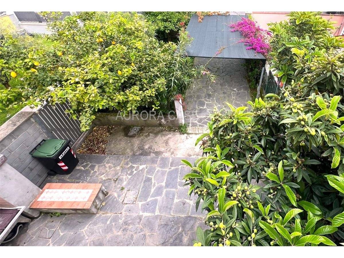 3 bedrooms Villa in Carrara, Italy No. 48095