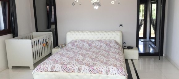 5 bedrooms Villa in Panorama, Greece No. 5457 30