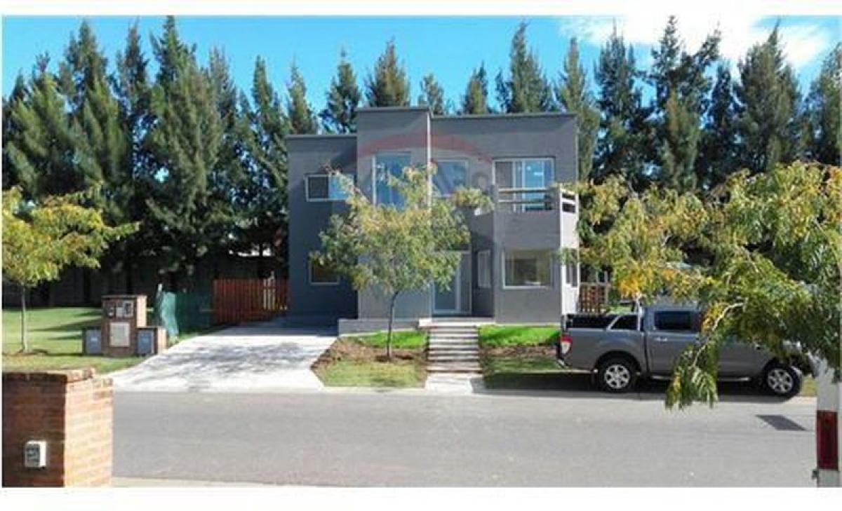 Casa de 3 dormitorios en Tigre, Argentina No. 58988