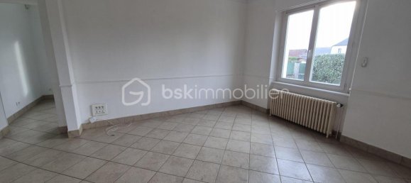 3 bedrooms House in Loury, France No. 45370 5