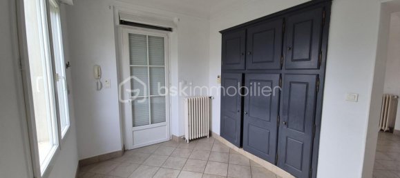 3 bedrooms House in Loury, France No. 45370 9