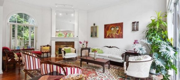 5 bedrooms House in British Columbia, Canada No. 1089 4