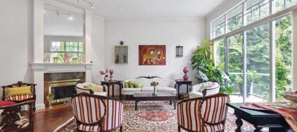 5 bedrooms House in British Columbia, Canada No. 1089 3