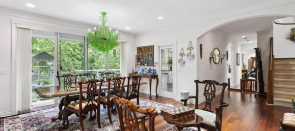 5 bedrooms House in British Columbia, Canada No. 1089 10