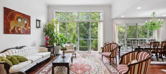 5 bedrooms House in British Columbia, Canada No. 1089 6