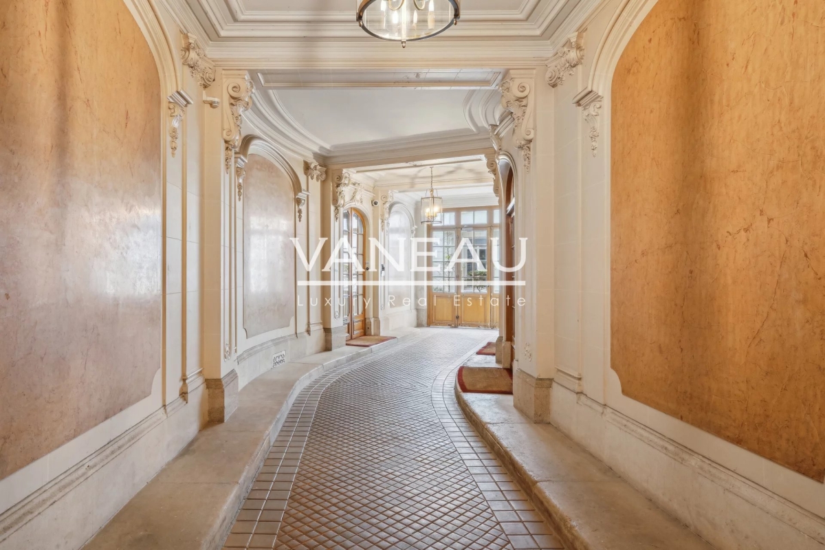 Apartamento de 2 habitaciónes en Paris, France No. 168002