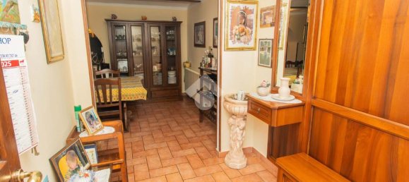 2 bedrooms House in Turin, Italy No. 272019 3