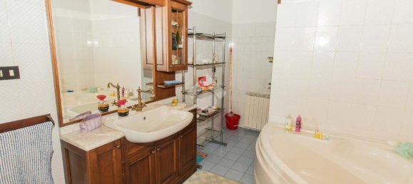 2 bedrooms House in Turin, Italy No. 272019 28