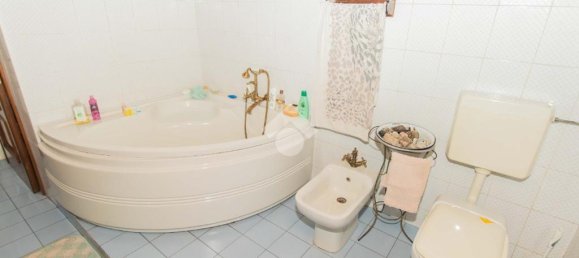 2 bedrooms House in Turin, Italy No. 272019 26