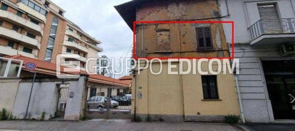 3 rooms Apartment in Busto Arsizio, Italy No. 13049 5