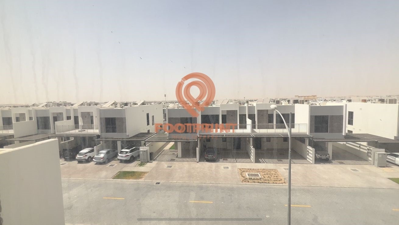 5 bedrooms Townhouse in Dubai, UAE No. 24424