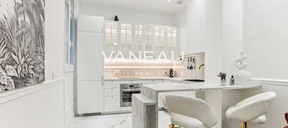 2 bedrooms Apartment in Paris, France No. 169901 10