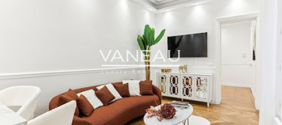 2 bedrooms Apartment in Paris, France No. 169901 4