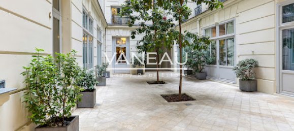 2 bedrooms Apartment in Paris, France No. 169901 3