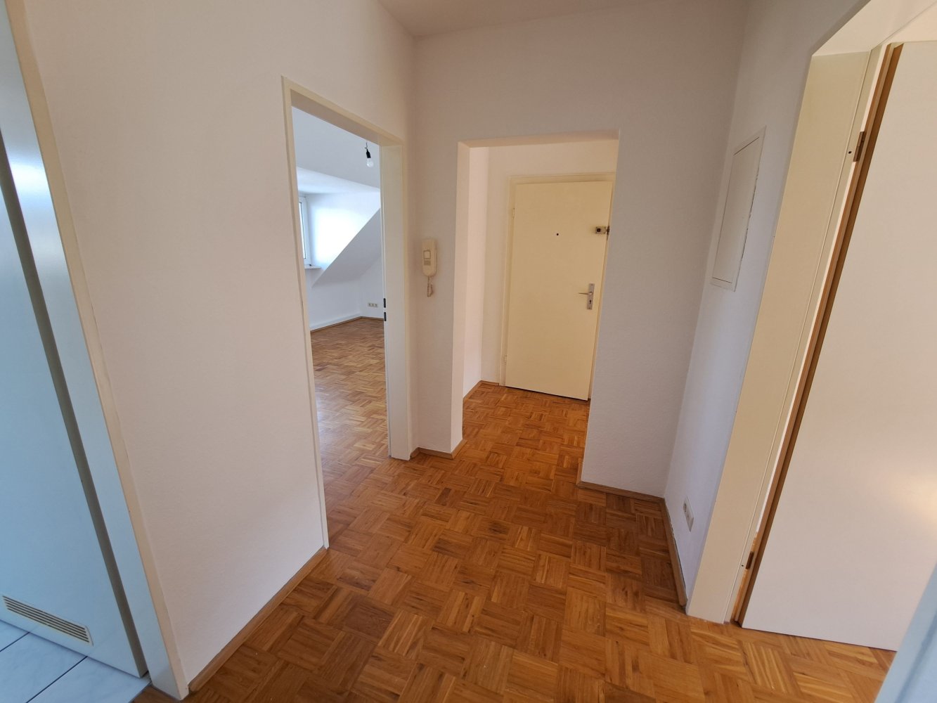 Edificio de 6 habitaciónes en Krefeld, Germany No. 74162