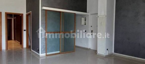 2 bedrooms Apartment in Turin, Italy No. 360576 4