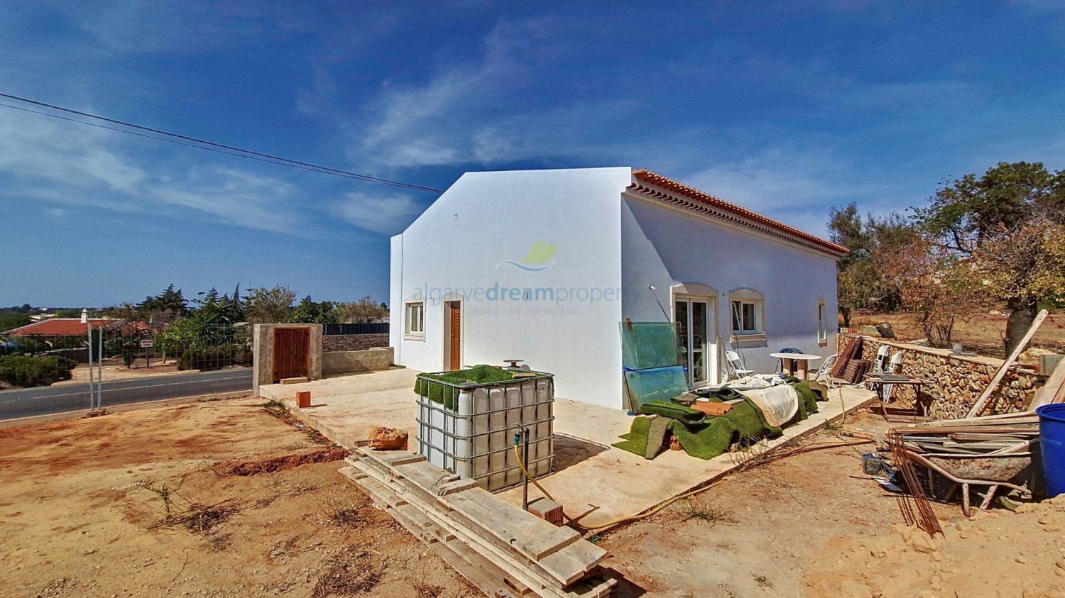 Дом с 5 спальнями в Феррейраш, Португалия № 17770