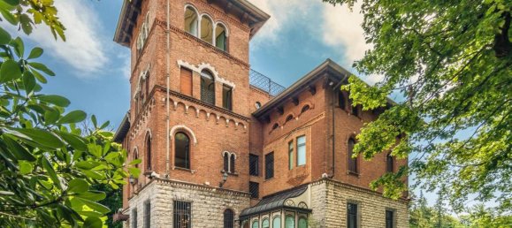 21 room Villa in Varese, Italy No. 20964 18