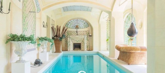 21 room Villa in Varese, Italy No. 20964 2