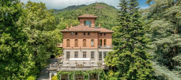 21 room Villa in Varese, Italy No. 20964 4