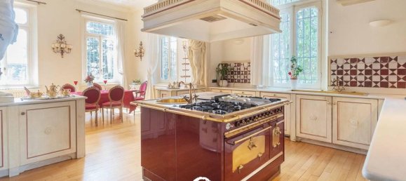 21 room Villa in Varese, Italy No. 20964 8