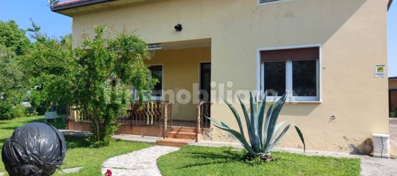 2 غرف نوم فيلا في Desenzano del Garda, Italy رقم 285516 2