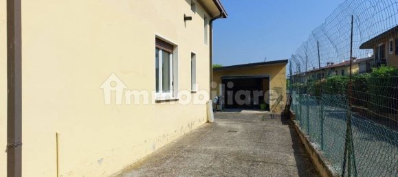 2 غرف نوم فيلا في Desenzano del Garda, Italy رقم 285516 4