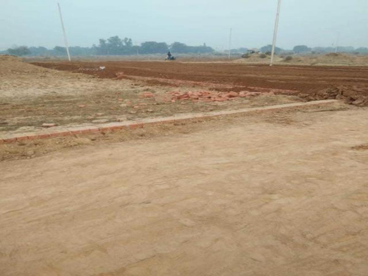  Land in Lucknow, India No. 37424