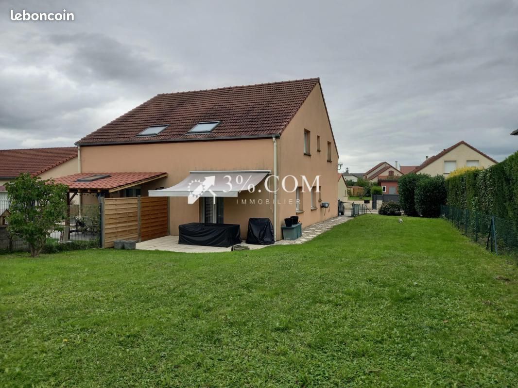 Casa de 3 dormitorios en Charmes, France No. 230793