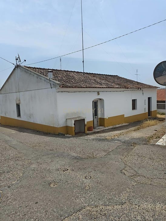 90m² Commercial property in Estremoz, Portugal No. 311668