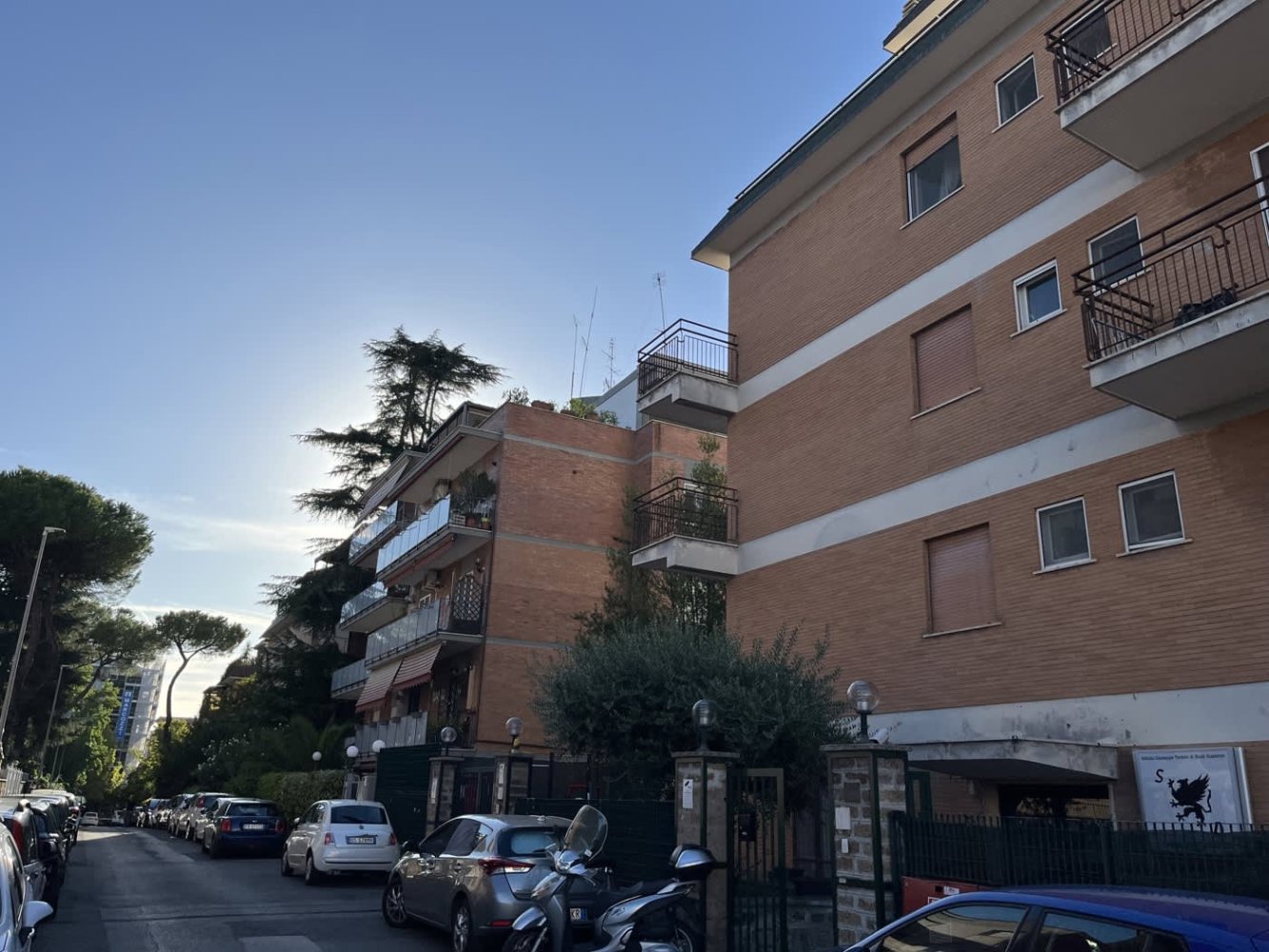 3 rooms Apartment in Rome, Italy No. 387390