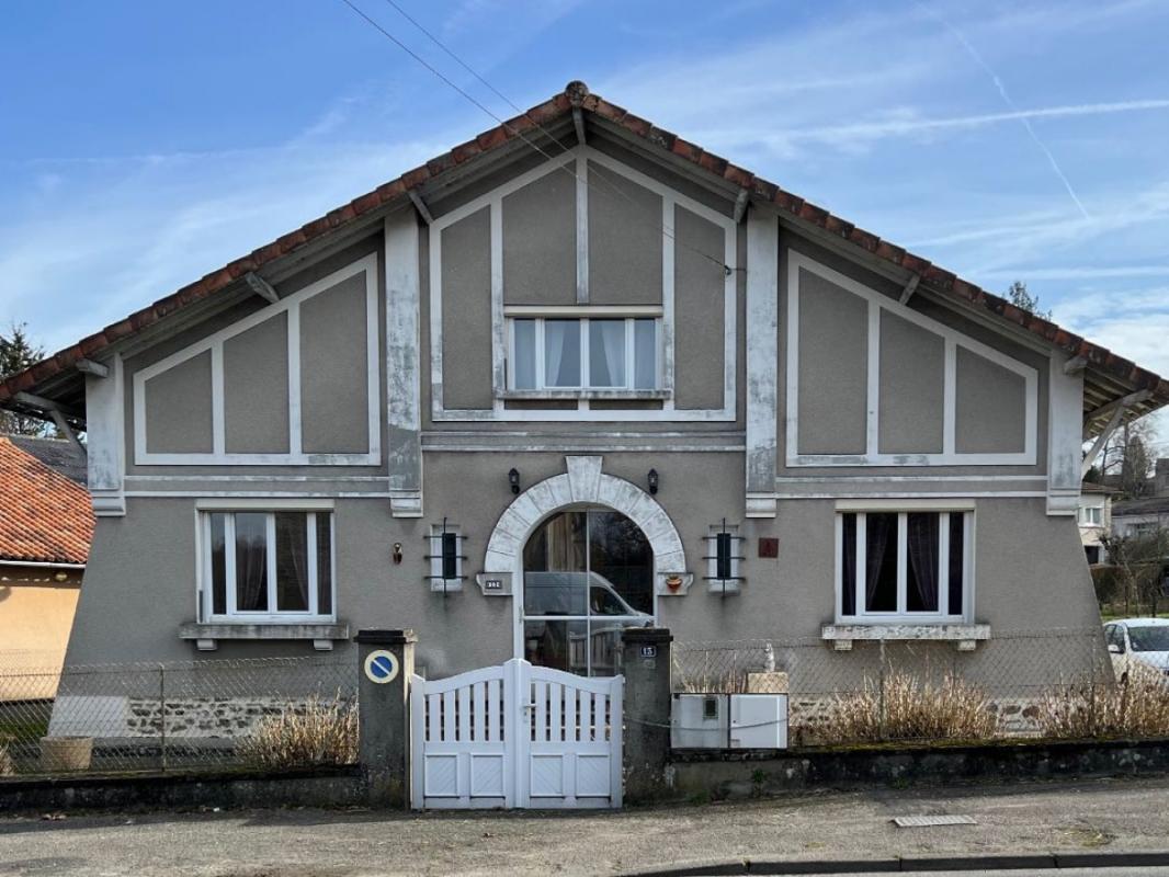5 Schlafzimmer Haus in Confolens, France, Nr. 205441