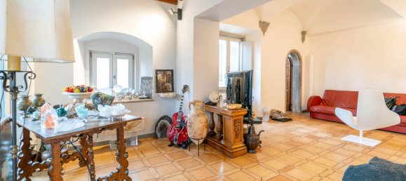 5 bedrooms Apartment in Florence, Italy No. 180001 11