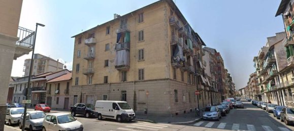 3 rooms Apartment in Turin, Italy No. 12195 2