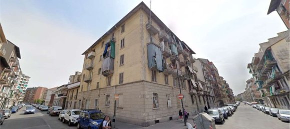 3 rooms Apartment in Turin, Italy No. 12195 3