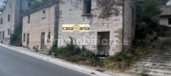 2 bedrooms House in Frontone, Italy No. 326279 3